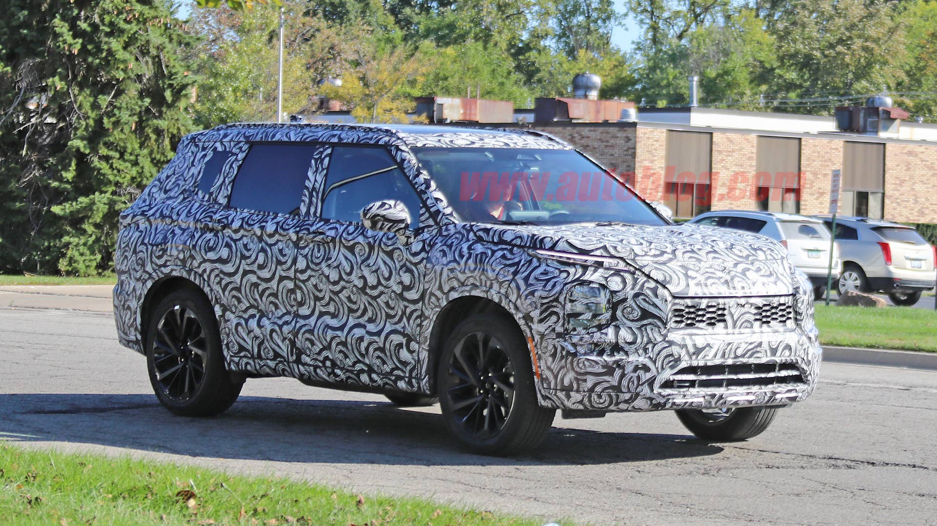 Mitsubishi Outlander prototype in camouflage
