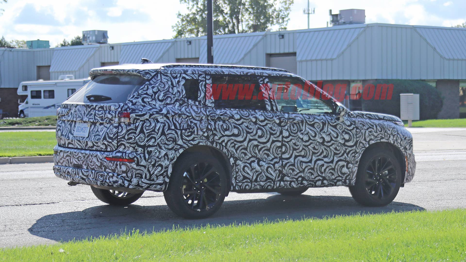 Mitsubishi Outlander prototype in camouflage