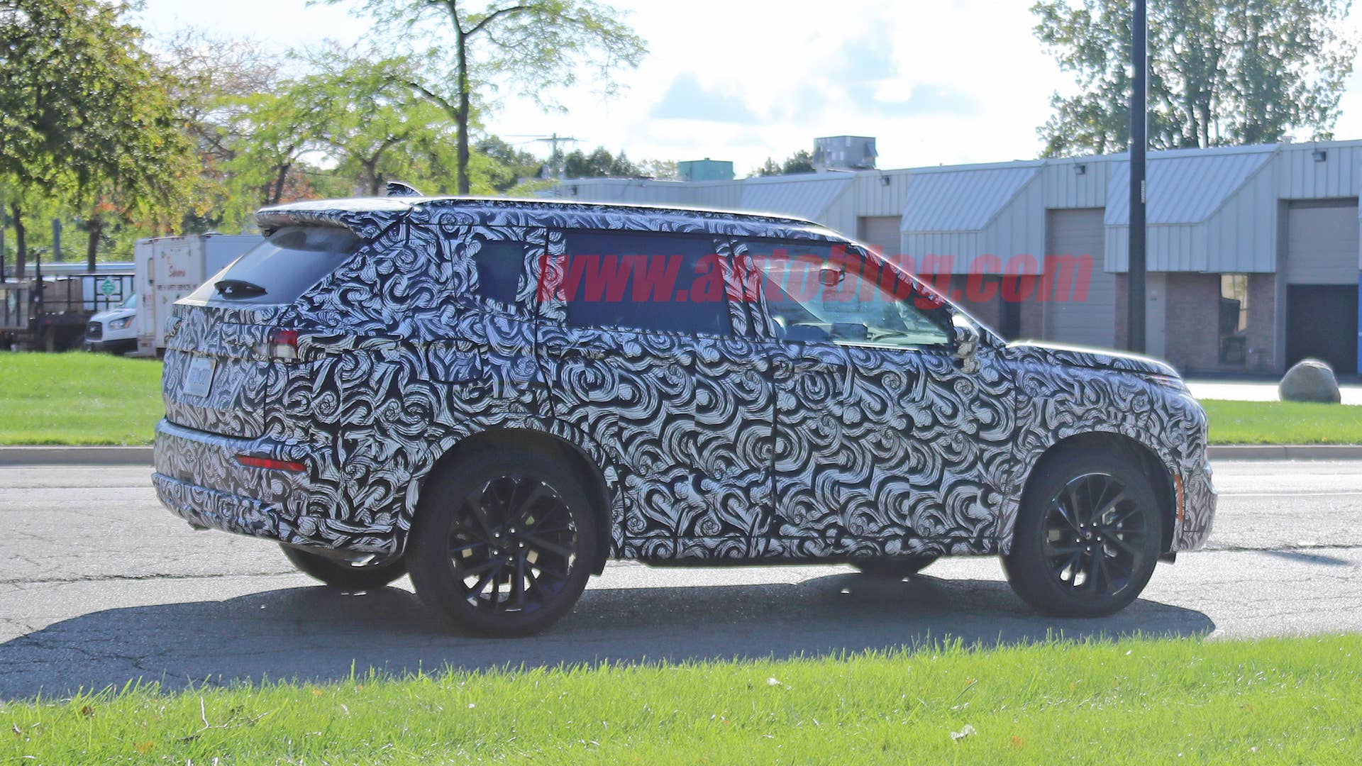 Mitsubishi Outlander prototype in camouflage