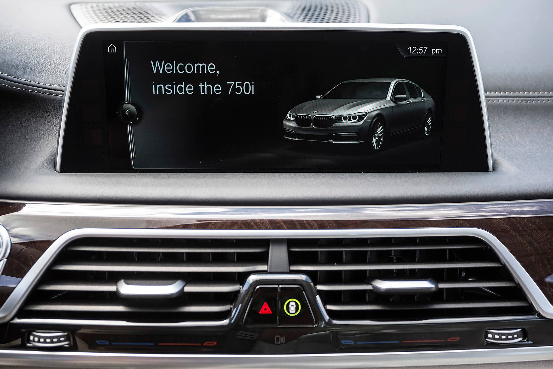 2016 BMW 7 Series infotainment system