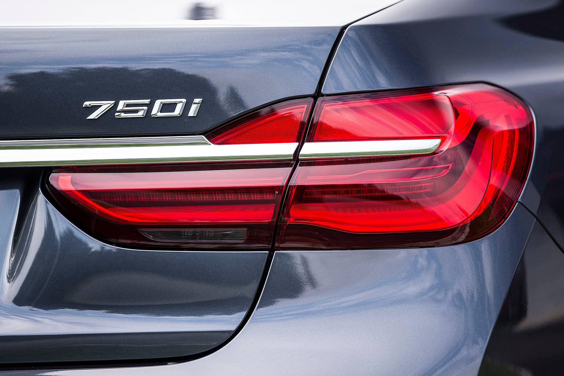 2016 BMW 7 Series taillight