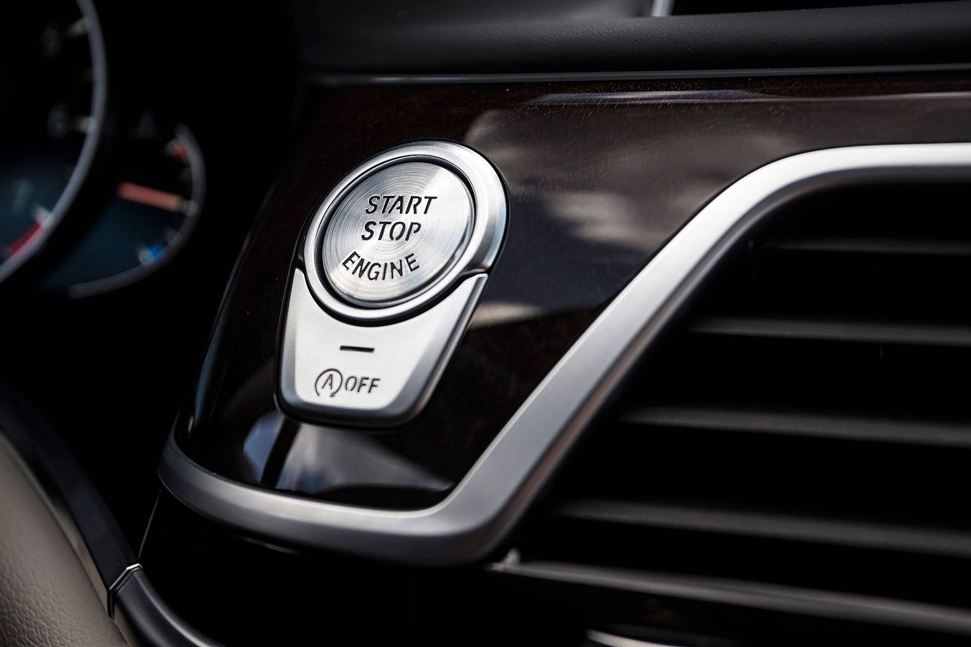 2016 BMW 7 Series start button