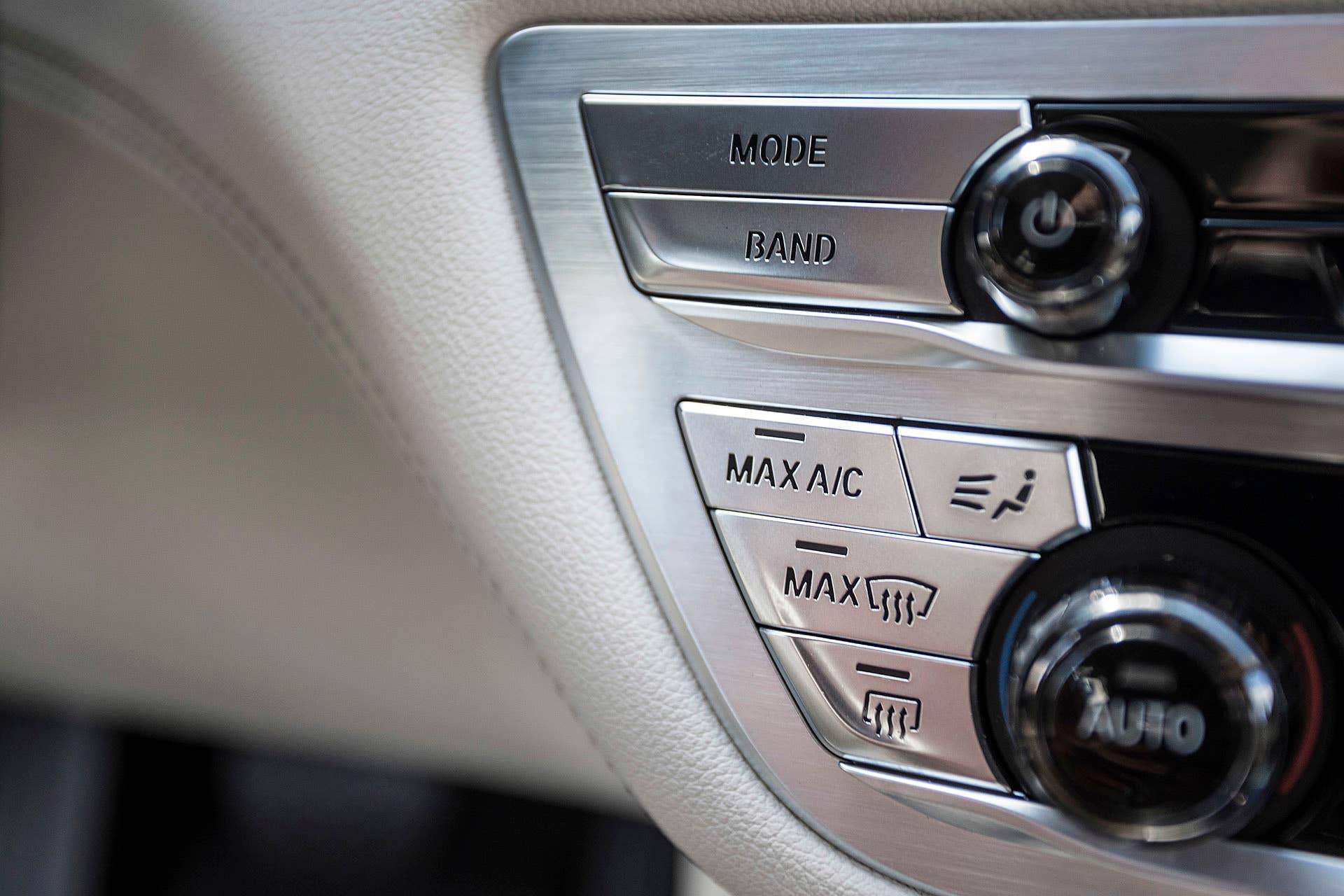 2016 BMW 7 Series climate controls
