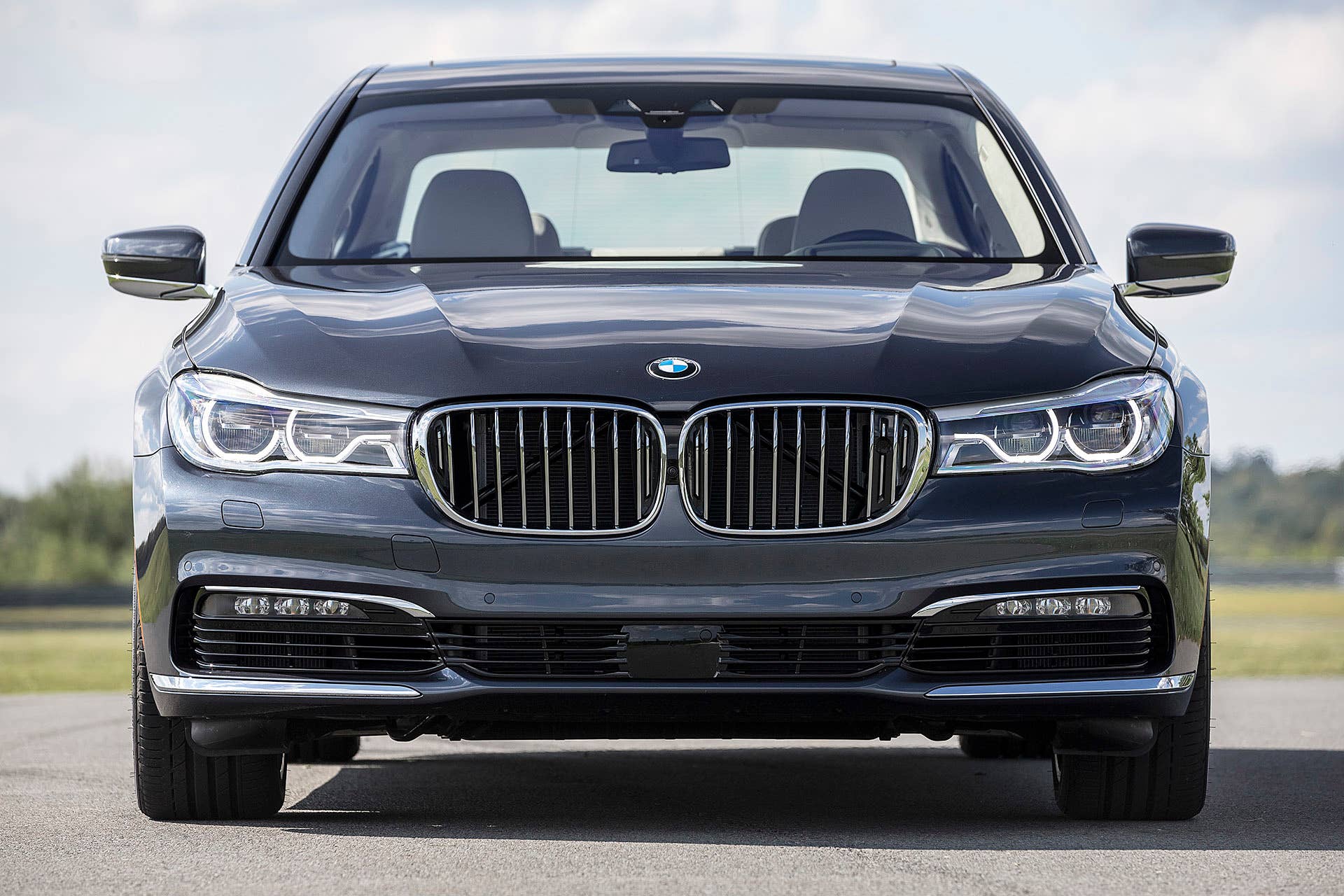2016 BMW 7 Series front view