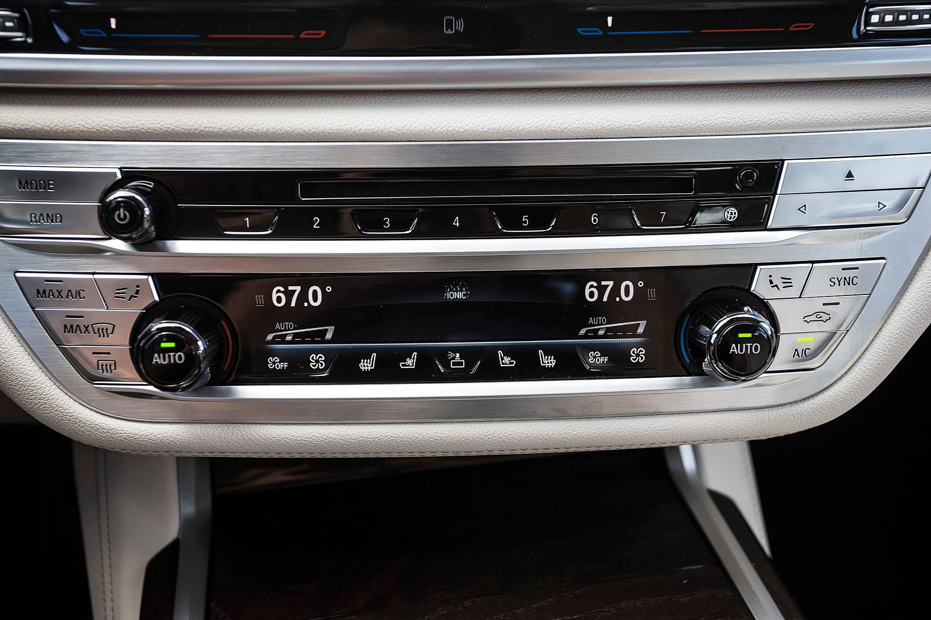 2016 BMW 7 Series climate controls