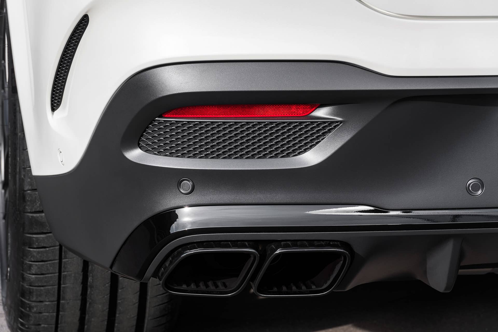 Combining elegance with powerful performance: the new Mercedes-AMG GLE 63 4MATIC+ Coupé with 603 HP and EQ Boost assistance in S guise, with a 48V electrical system to upgrade driving dynamics.