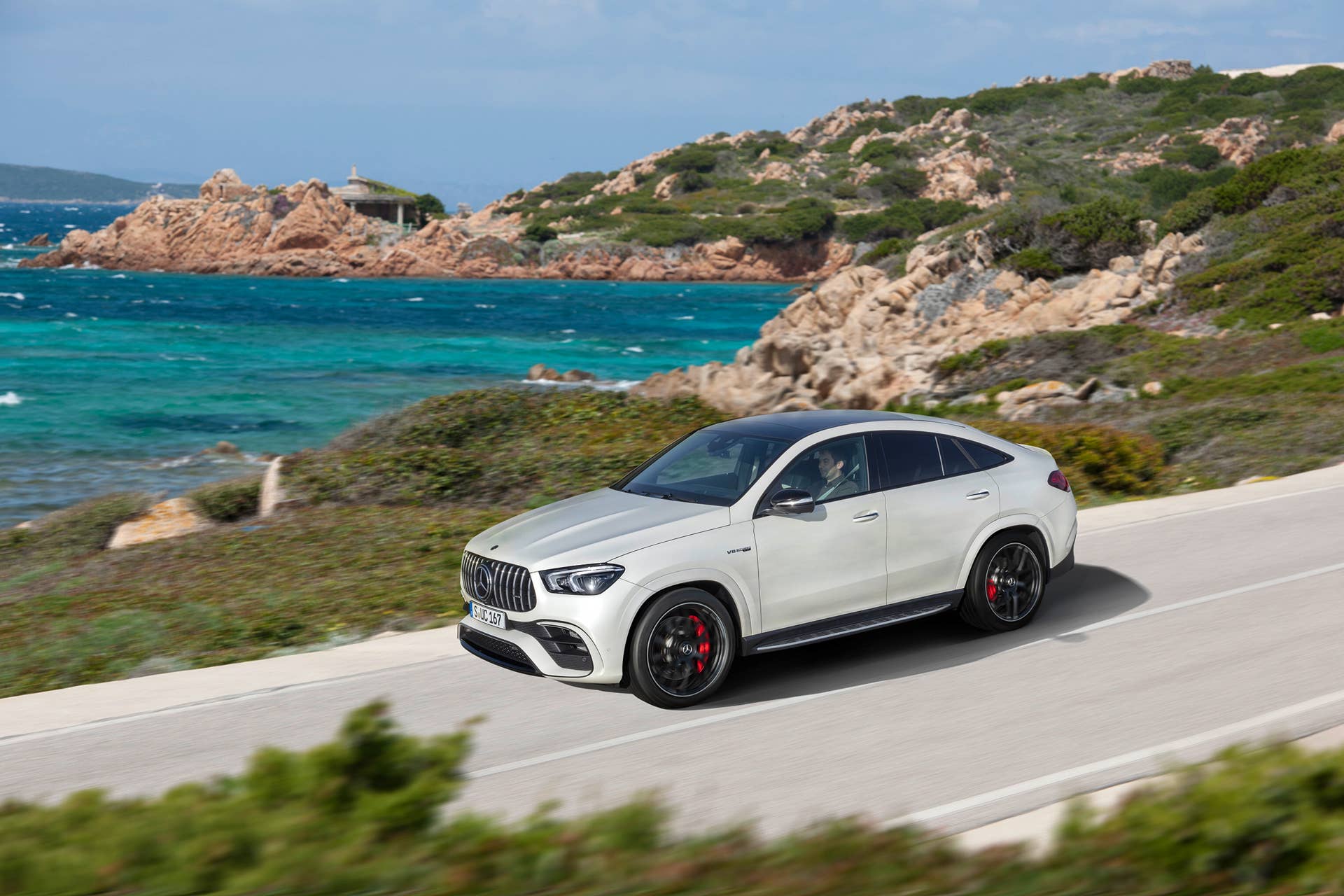Combining elegance with powerful performance: the new Mercedes-AMG GLE 63 4MATIC+ Coupé with 603 HP and EQ Boost assistance in S guise, with a 48V electrical system to upgrade driving dynamics.