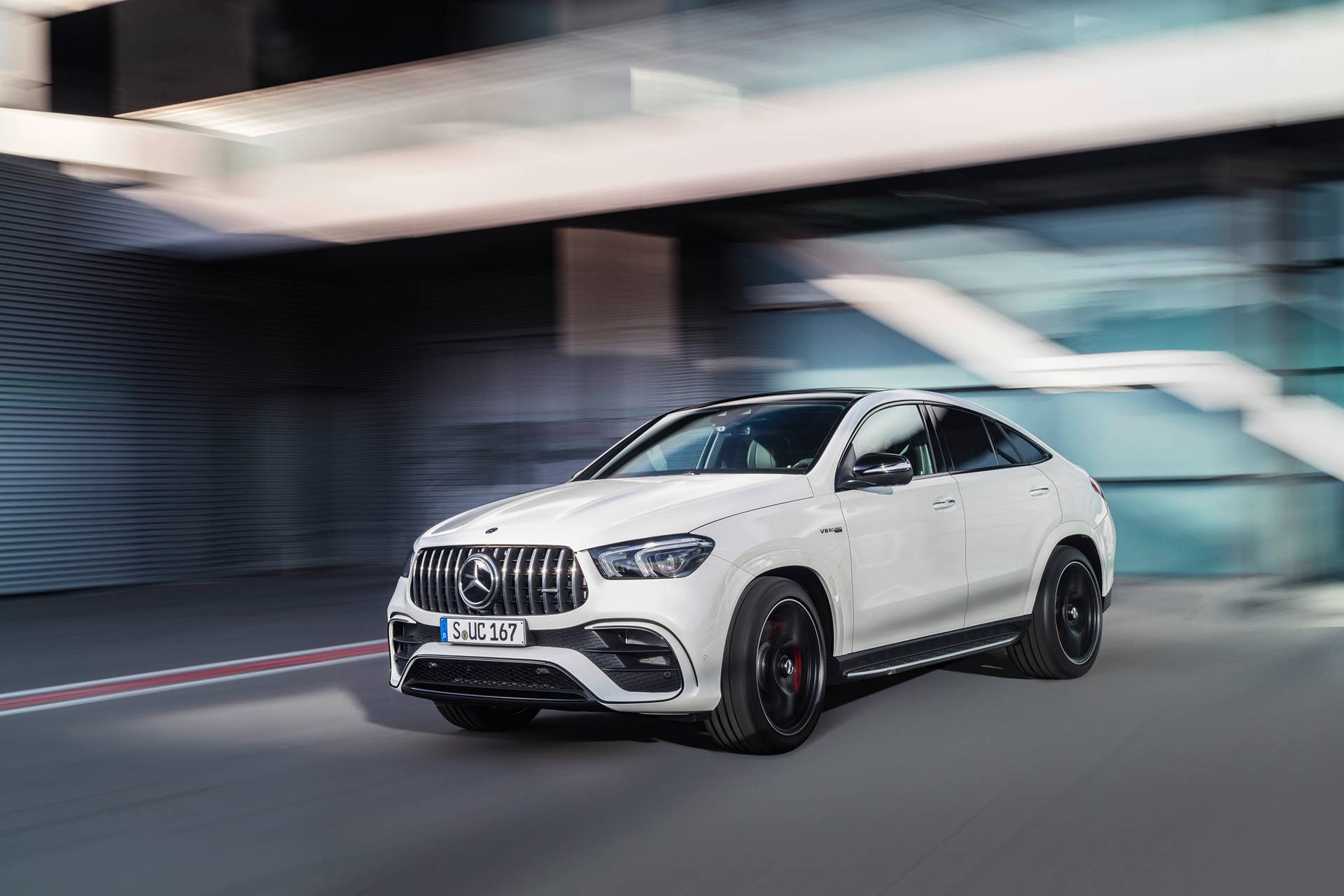 Combining elegance with powerful performance: the new Mercedes-AMG GLE 63 4MATIC+ Coupé with 603 HP and EQ Boost assistance in S guise, with a 48V electrical system to upgrade driving dynamics.