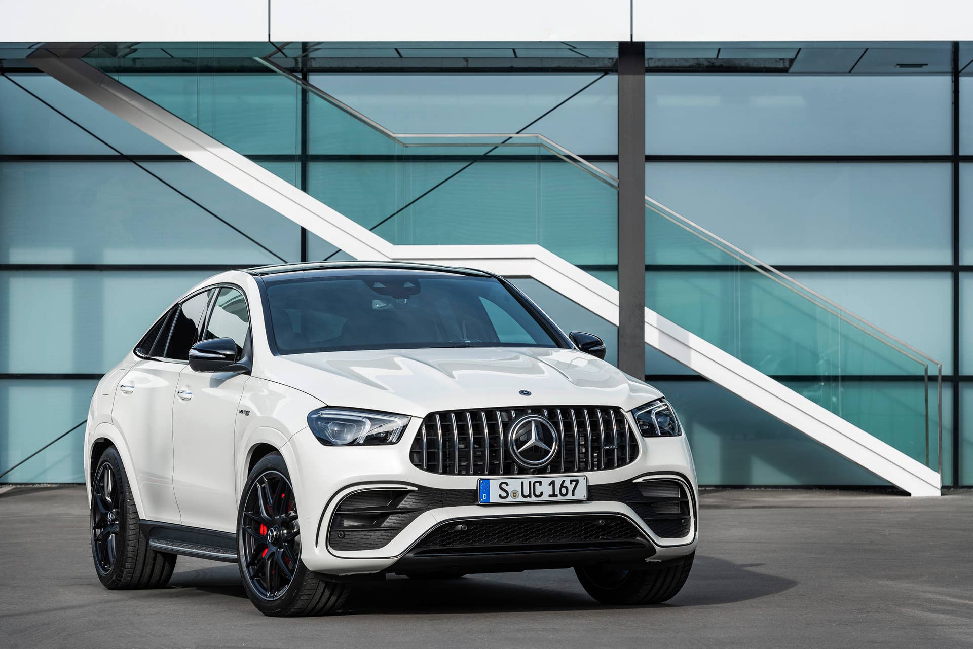 Combining elegance with powerful performance: the new Mercedes-AMG GLE 63 4MATIC+ Coupé with 603 HP and EQ Boost assistance in S guise, with a 48V electrical system to upgrade driving dynamics.