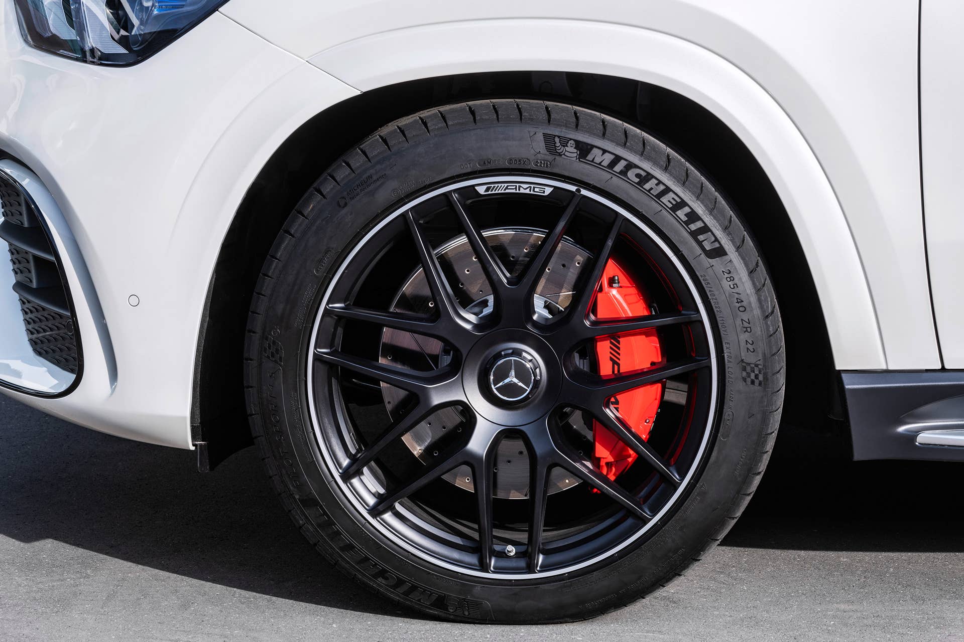 Combining elegance with powerful performance: the new Mercedes-AMG GLE 63 4MATIC+ Coupé with 603 HP and EQ Boost assistance in S guise, with a 48V electrical system to upgrade driving dynamics.
