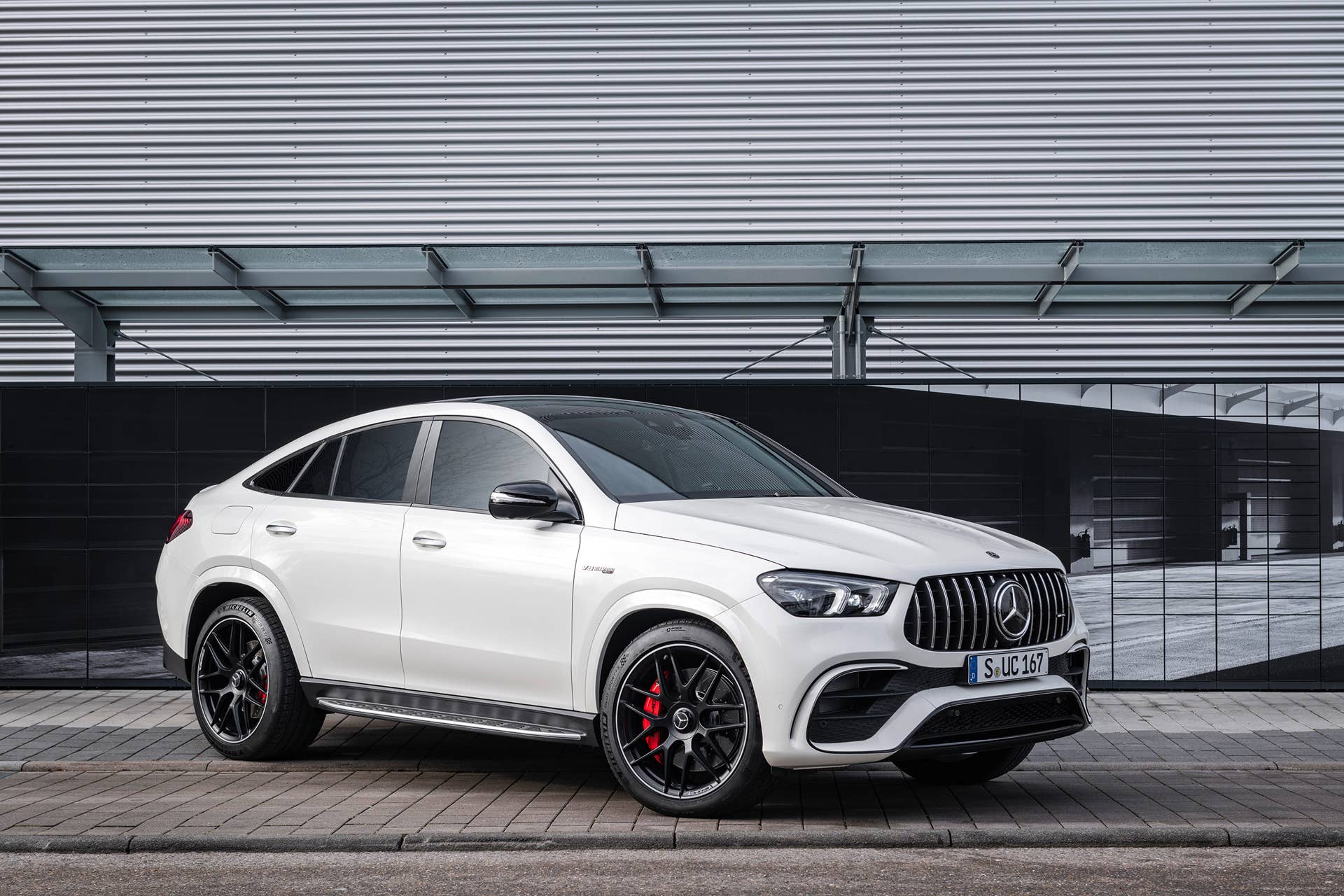 Combining elegance with powerful performance: the new Mercedes-AMG GLE 63 4MATIC+ Coupé with 603 HP and EQ Boost assistance in S guise, with a 48V electrical system to upgrade driving dynamics.