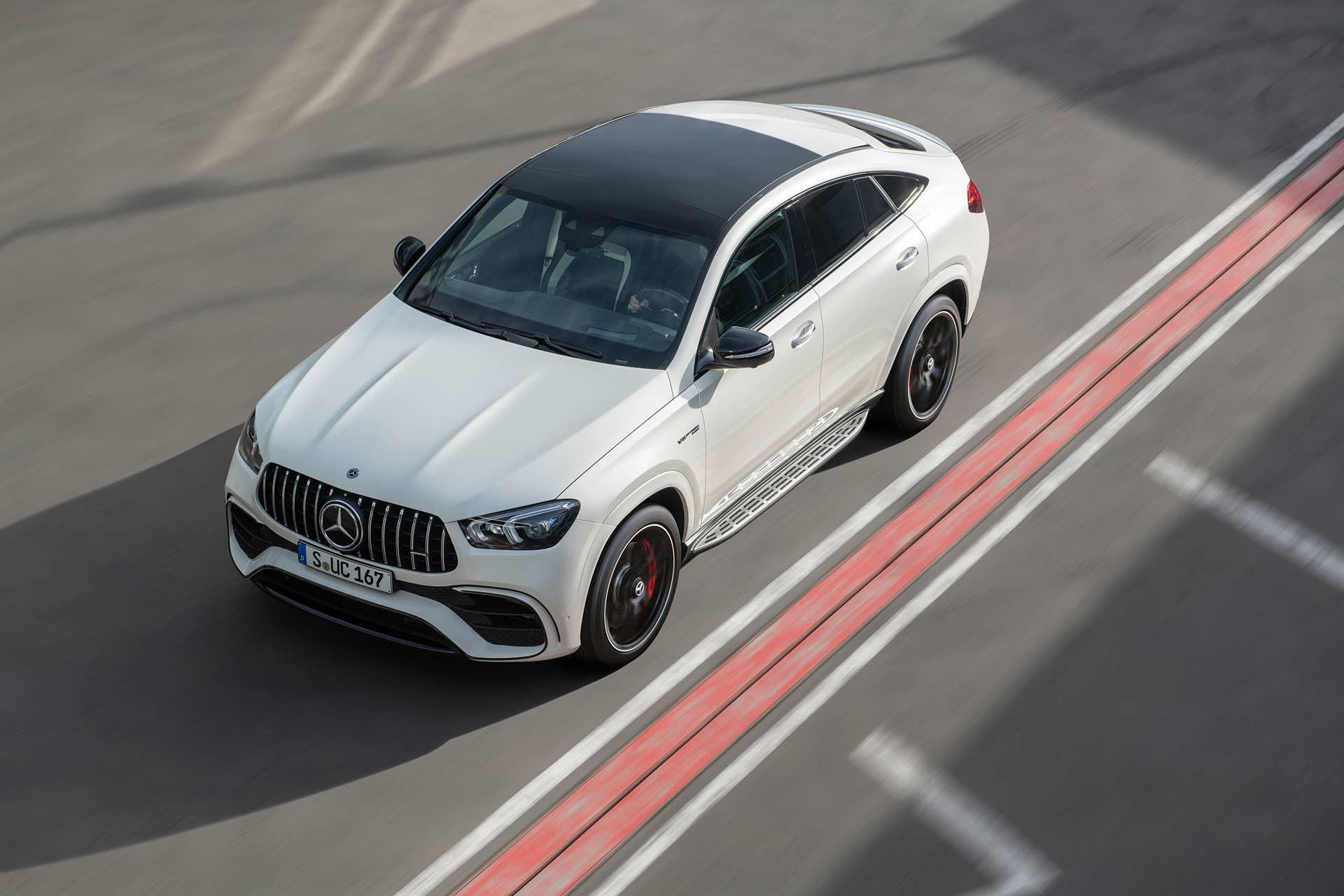 Combining elegance with powerful performance: the new Mercedes-AMG GLE 63 4MATIC+ Coupé with 603 HP and EQ Boost assistance in S guise, with a 48V electrical system to upgrade driving dynamics.