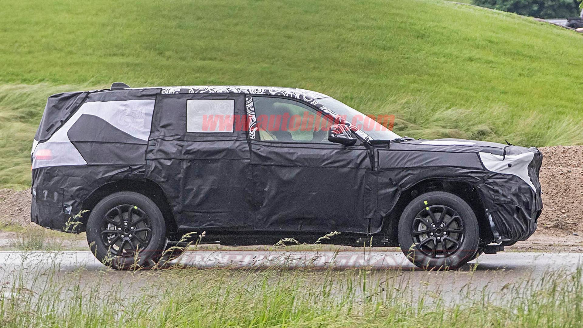 Jeep Grand Cherokee prototype spied