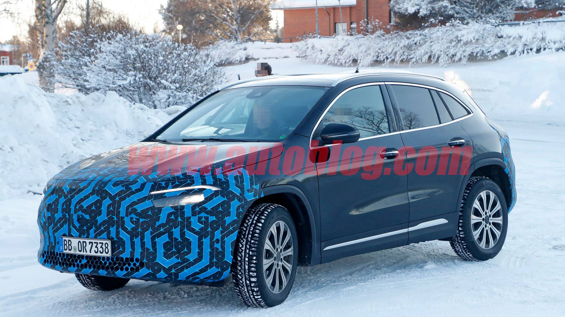 Mercedes-Benz EQA and EQB spy photos