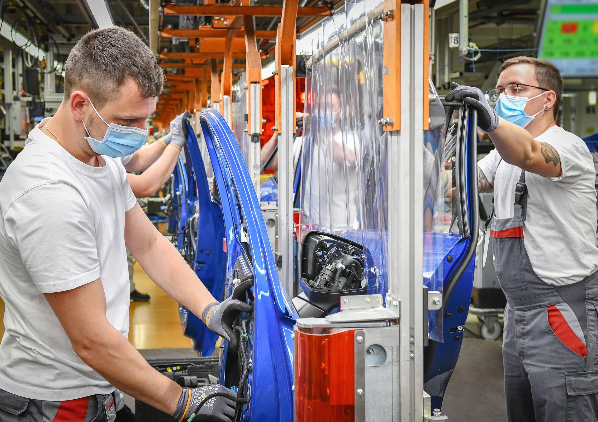 Production at Audi’s main plant in Ingolstadt has started up again today on a single assembly line. Due to the corona crisis, production was shut down in a controlled manner in mid-March. The picture shows a section of the assembly line including a separating plastic sheet for safety, where the employees are producing the Audi A3 and Q2 models, initially in single-shift operation. Upstream processes such as press shop, body shop and paint shop gradually started already at the beginning of the week. Approximately 1,500 employees are back at work this week to restart car production in Ingolstadt.