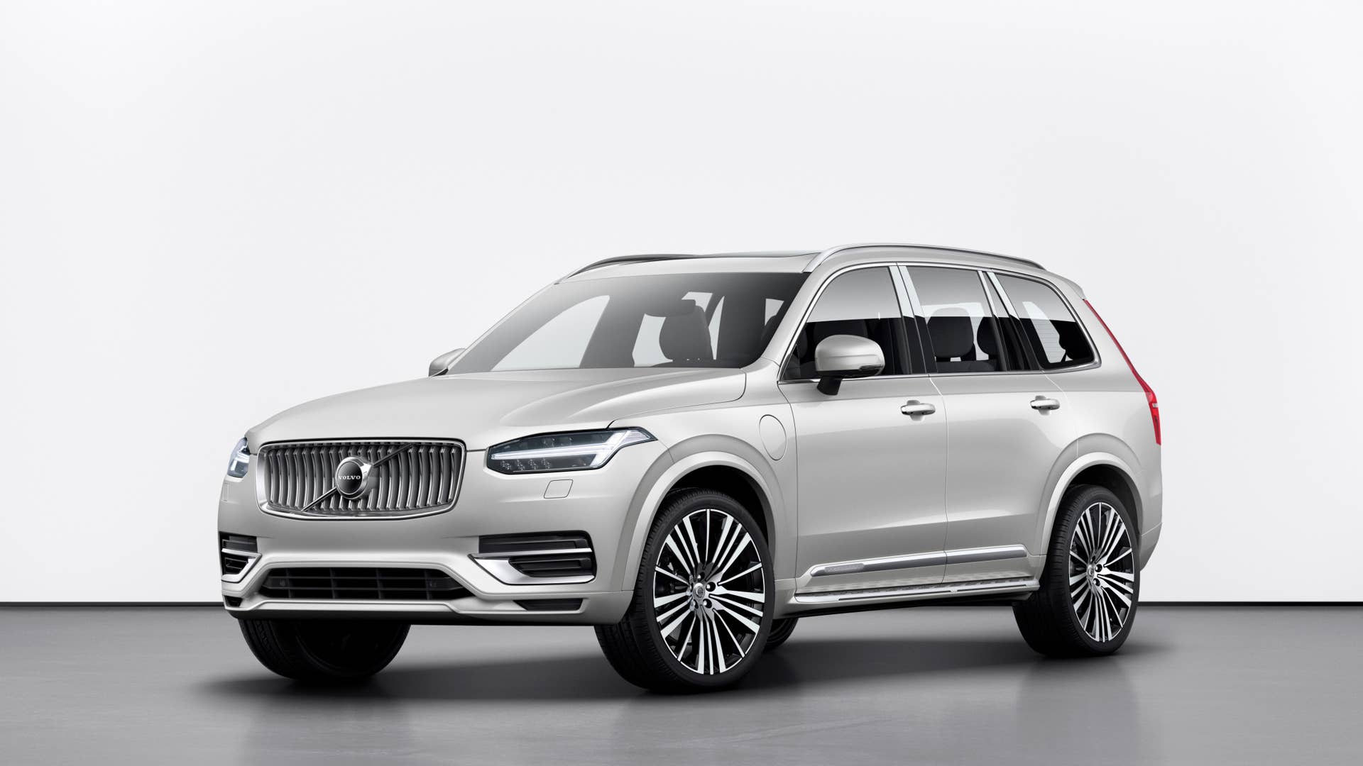 XC90 Recharge Plug-In Hybrid Inscription, in Birch Light Metallic