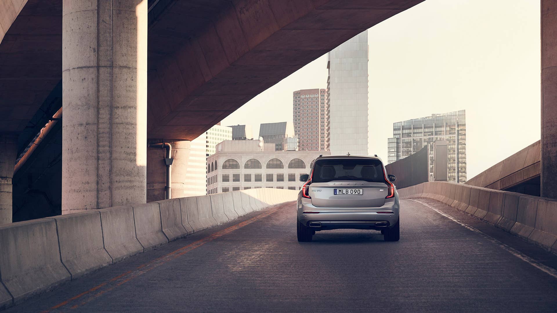 XC90 Recharge Plug-In Hybrid Inscription , 726 Birch Light metallic