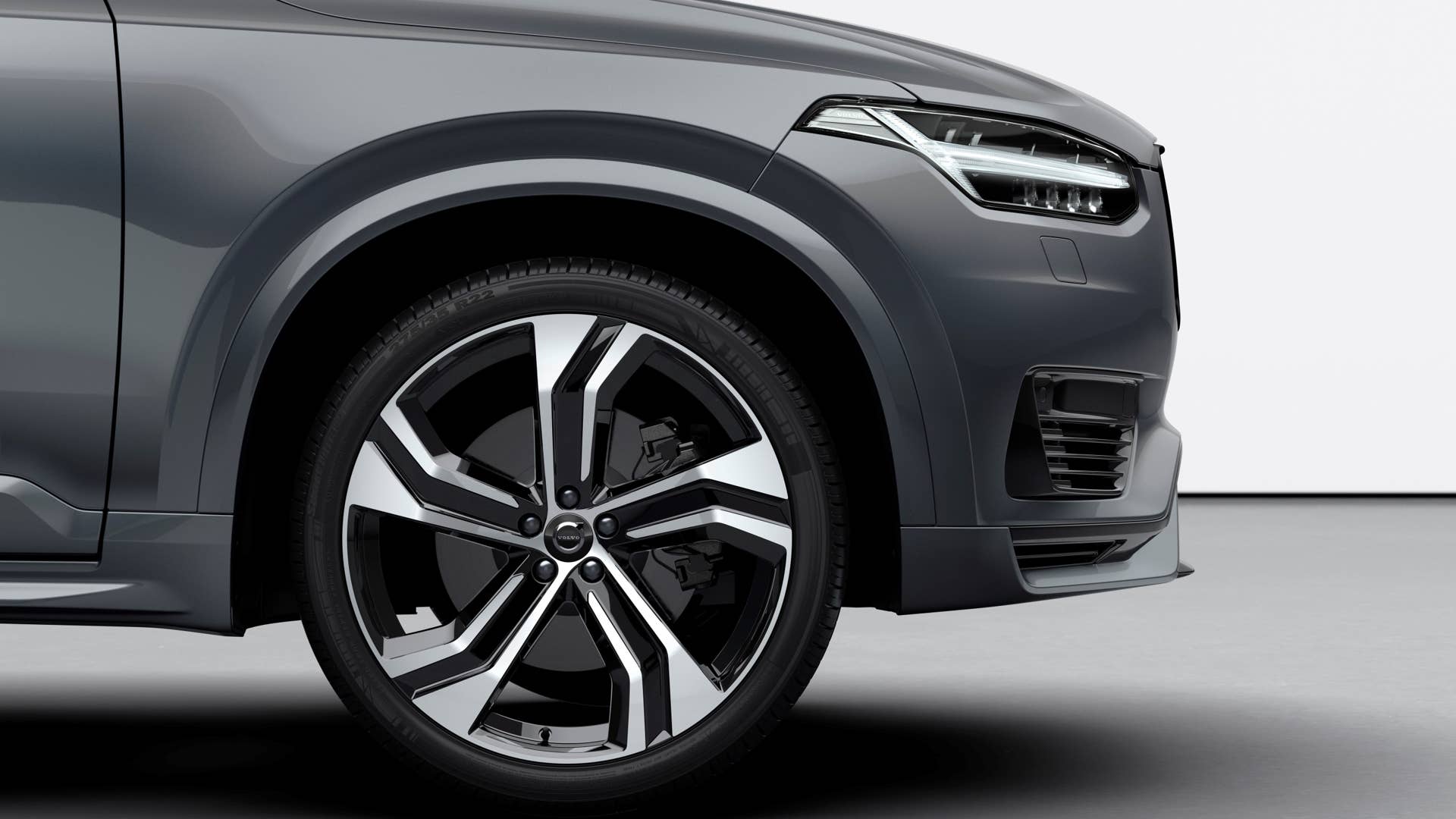 XC90 Recharge Plug-In Hybrid R-Design, in Thunder Grey