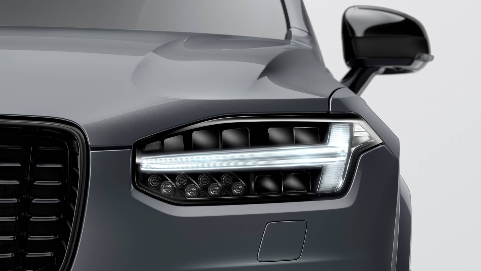 XC90 Recharge Plug-In Hybrid R-Design, in Thunder Grey
