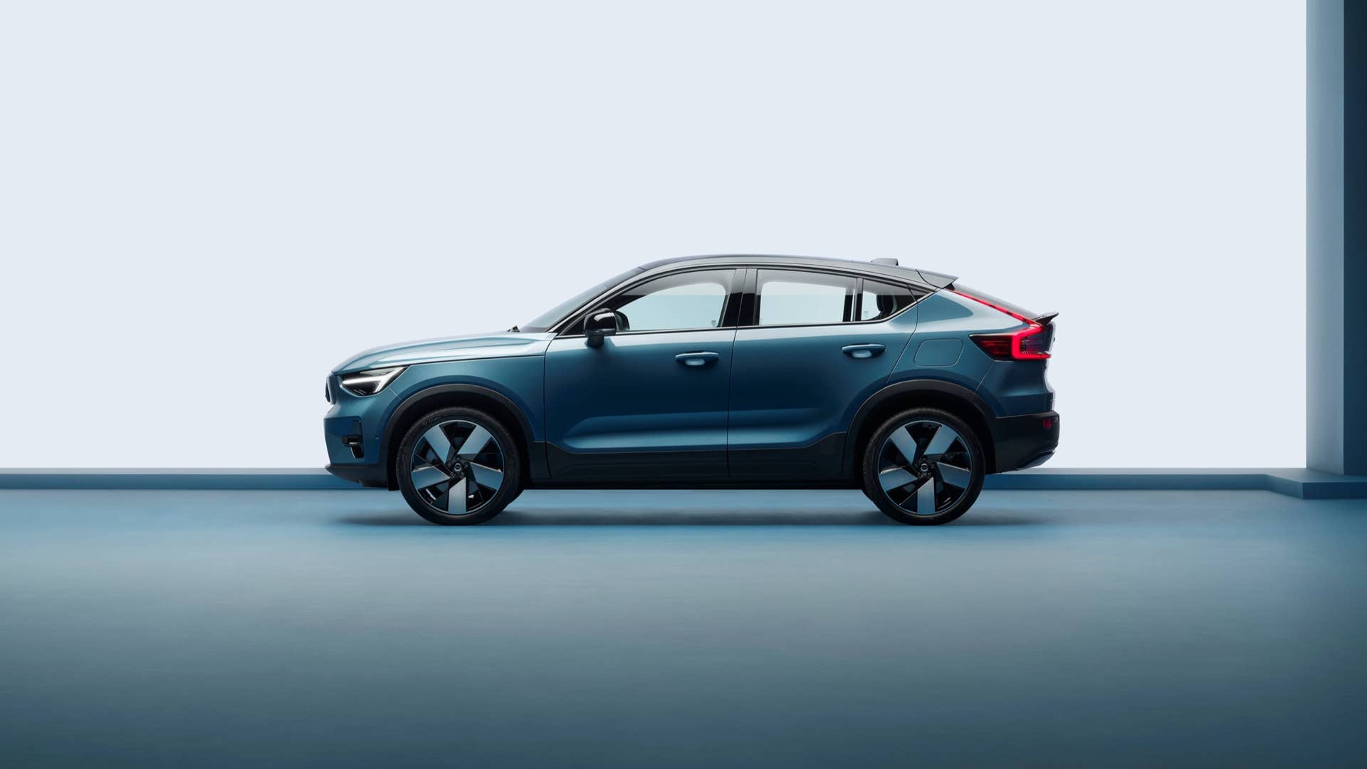 Volvo C40 Recharge Studio