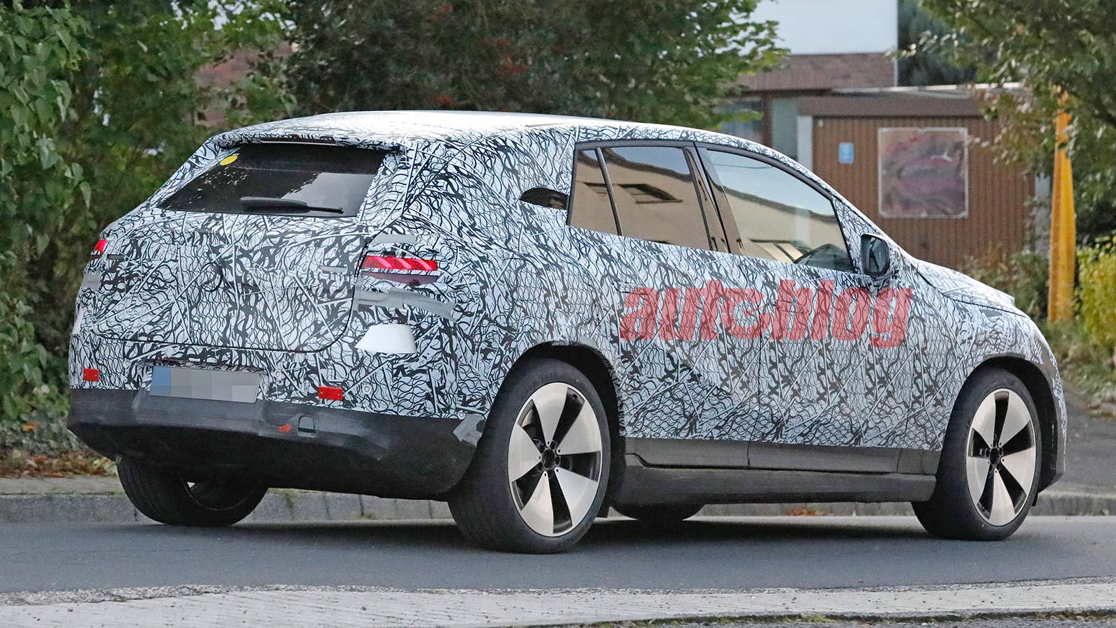 Mercedes EQE SUV prototype