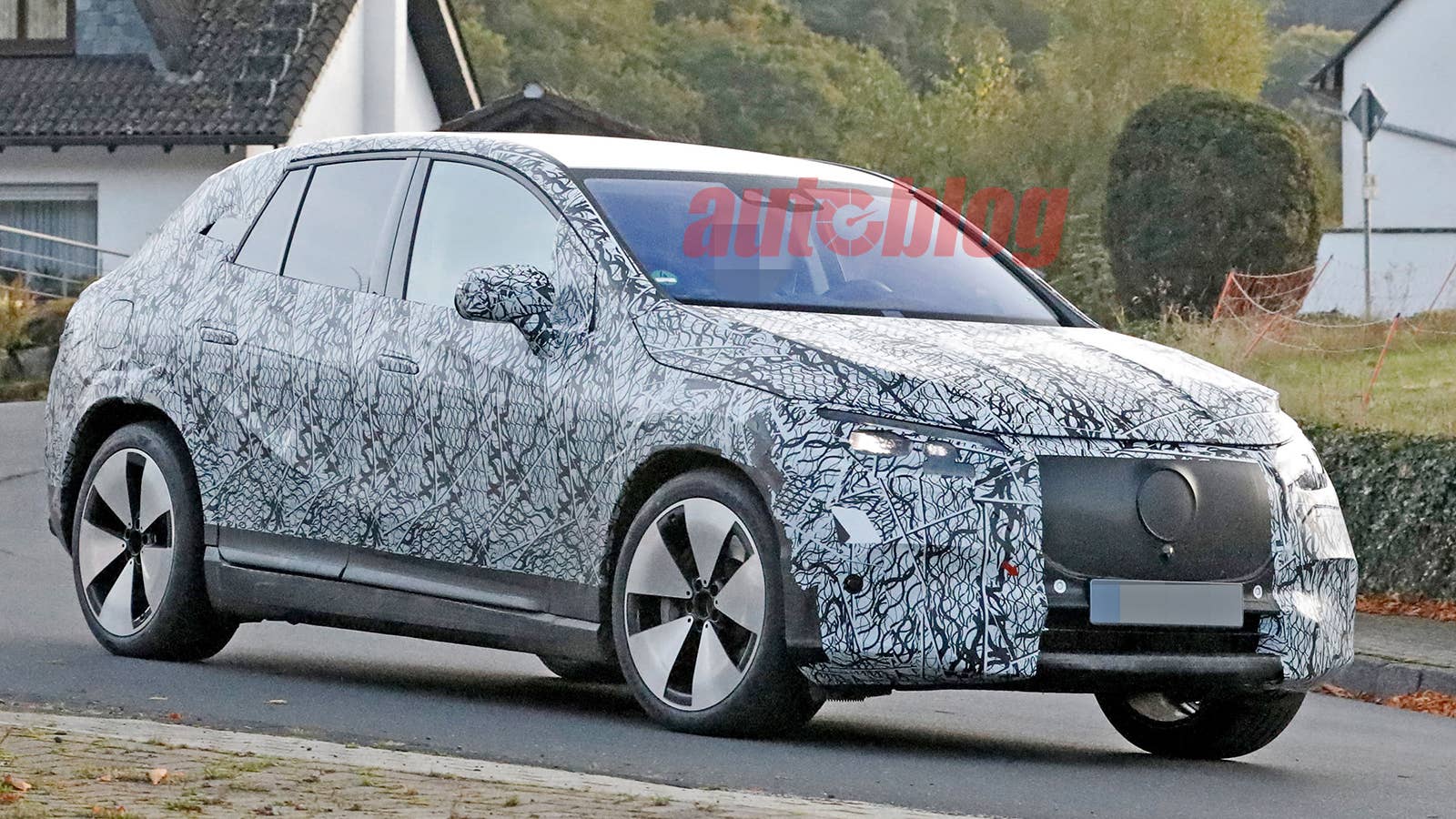 Mercedes EQE SUV prototype