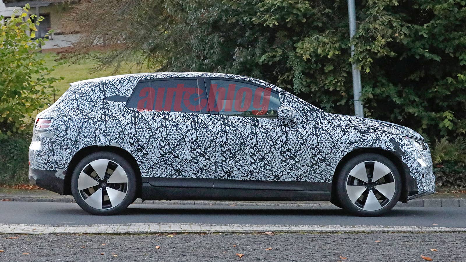 Mercedes EQE SUV prototype