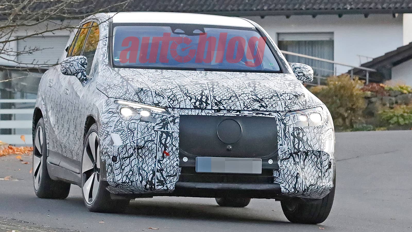 Mercedes EQE SUV prototype