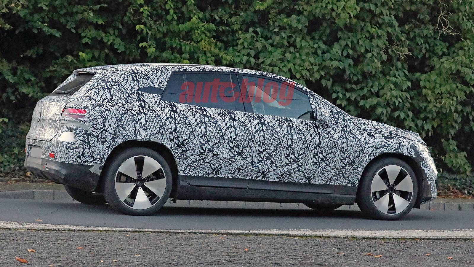 Mercedes EQE SUV prototype