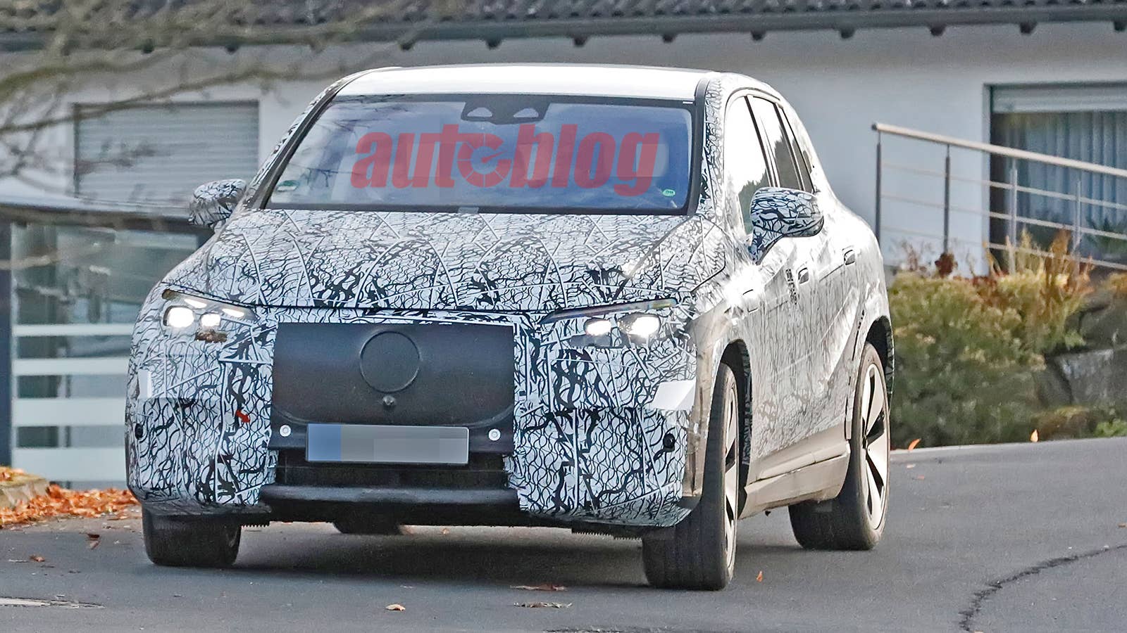 Mercedes EQE SUV prototype