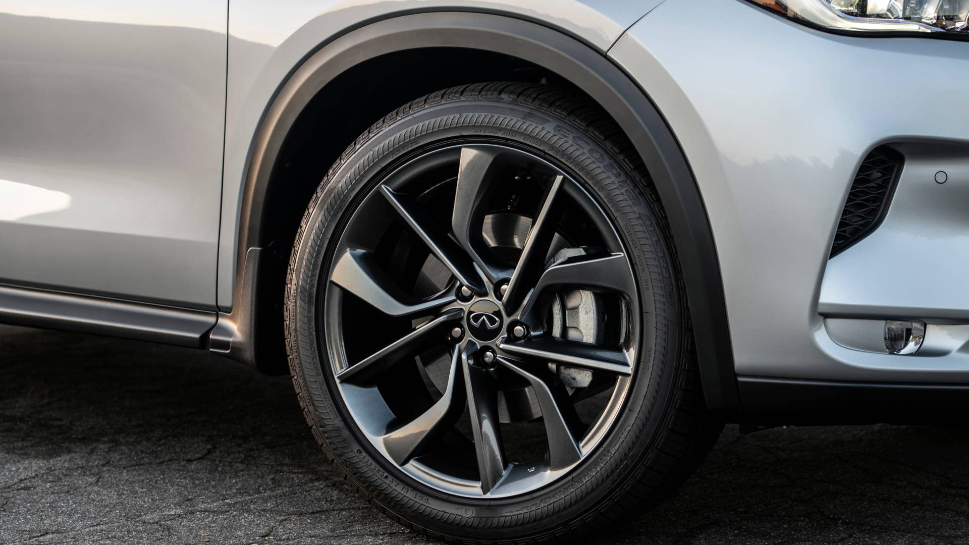 The INFINITI QX50 is defined by its distinctive proportions, which set the car apart from its competitors. For 2021, enhancements to the QX50 include a new Mineral Black exterior color option.