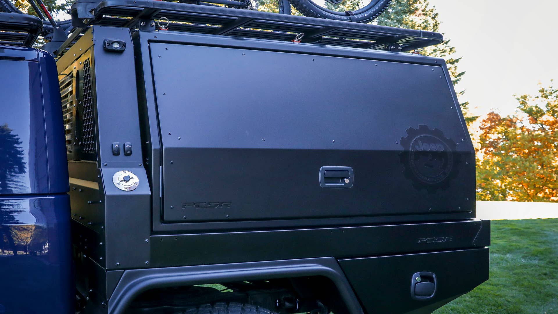 The Jeep Gladiator Top Dog Concept expands the cargo-carrying abilities of the most capable Jeep truck ever by removing the standard cargo box and replacing it with a custom PCOR flatbed storage system.