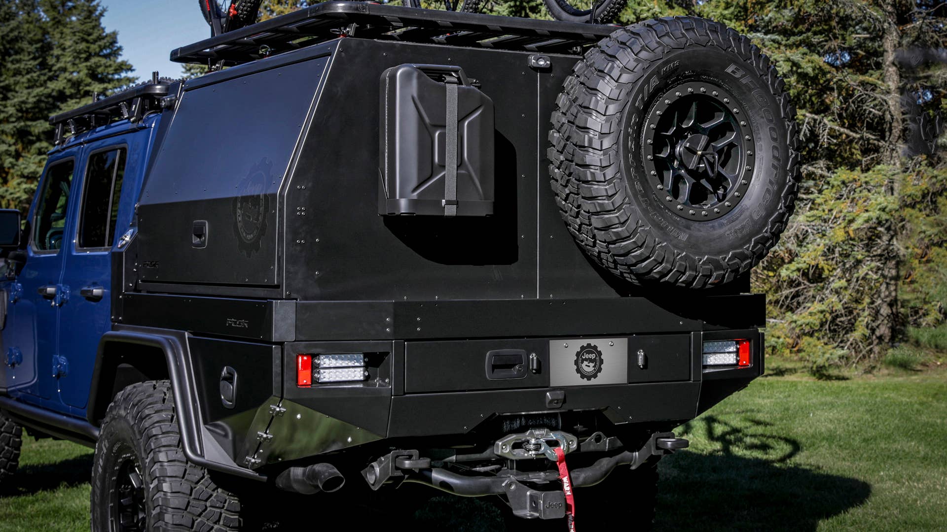 At the rear of the Jeep Gladiator Top Dog Concept is a second JPP Warn winch and a roll-out storage drawer featuring a foldable ladder used for access to the dual bike rack.
