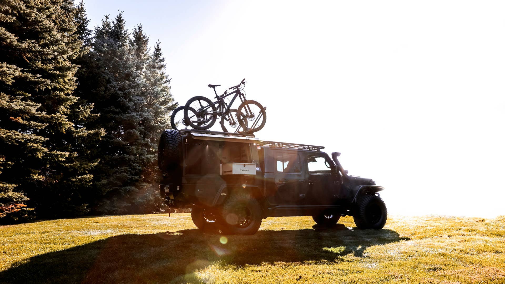 Using exclusive Jeep® Performance Parts (JPP) and custom accessories, Mopar designers transformed a 2020 Jeep® Gladiator into a fun concept vehicle for serious mountain bikers - the Jeep Gladiator Top Dog Concept.