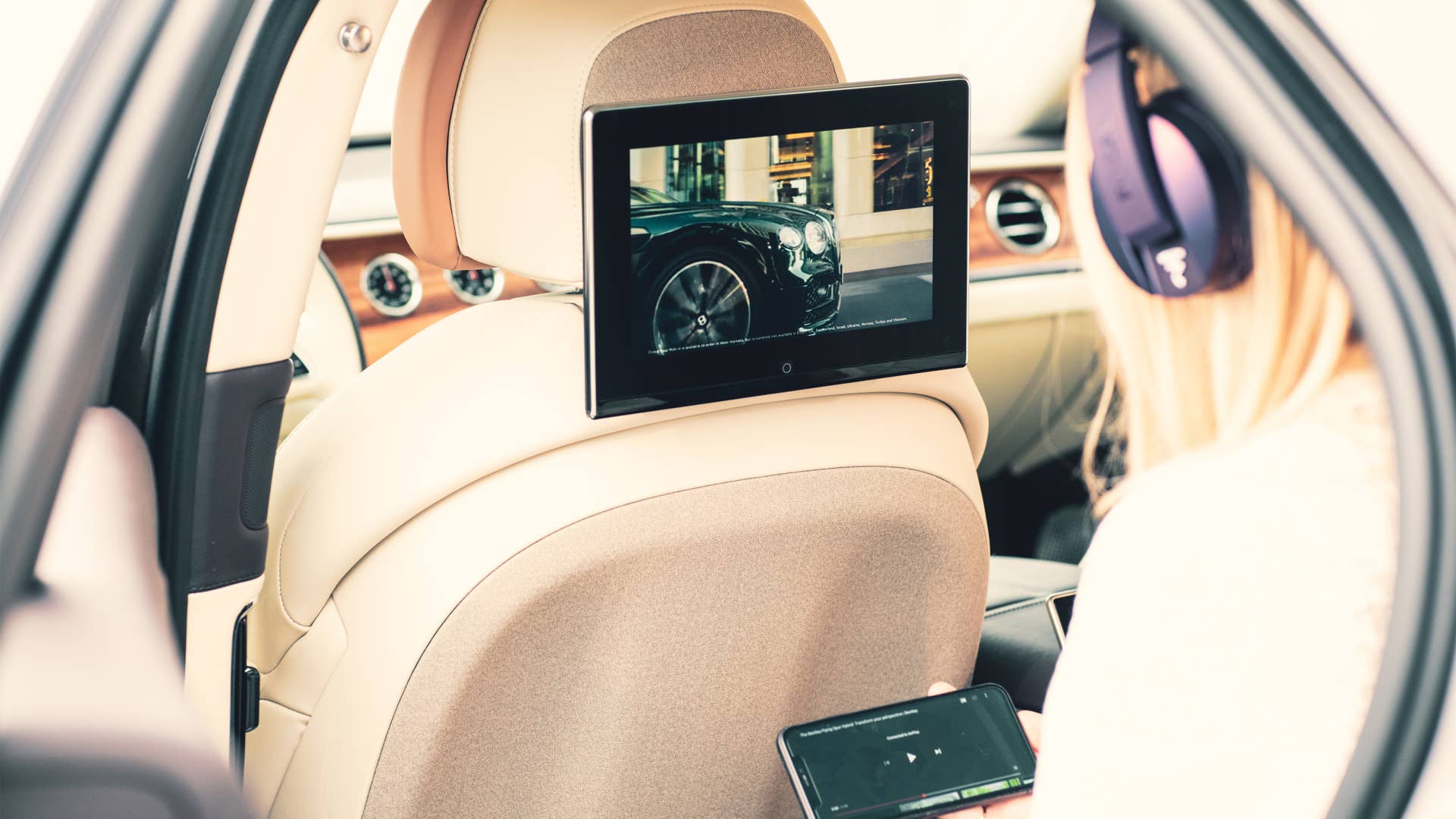 Bentley's new rear seat entertainment system aims to make the rich life ...