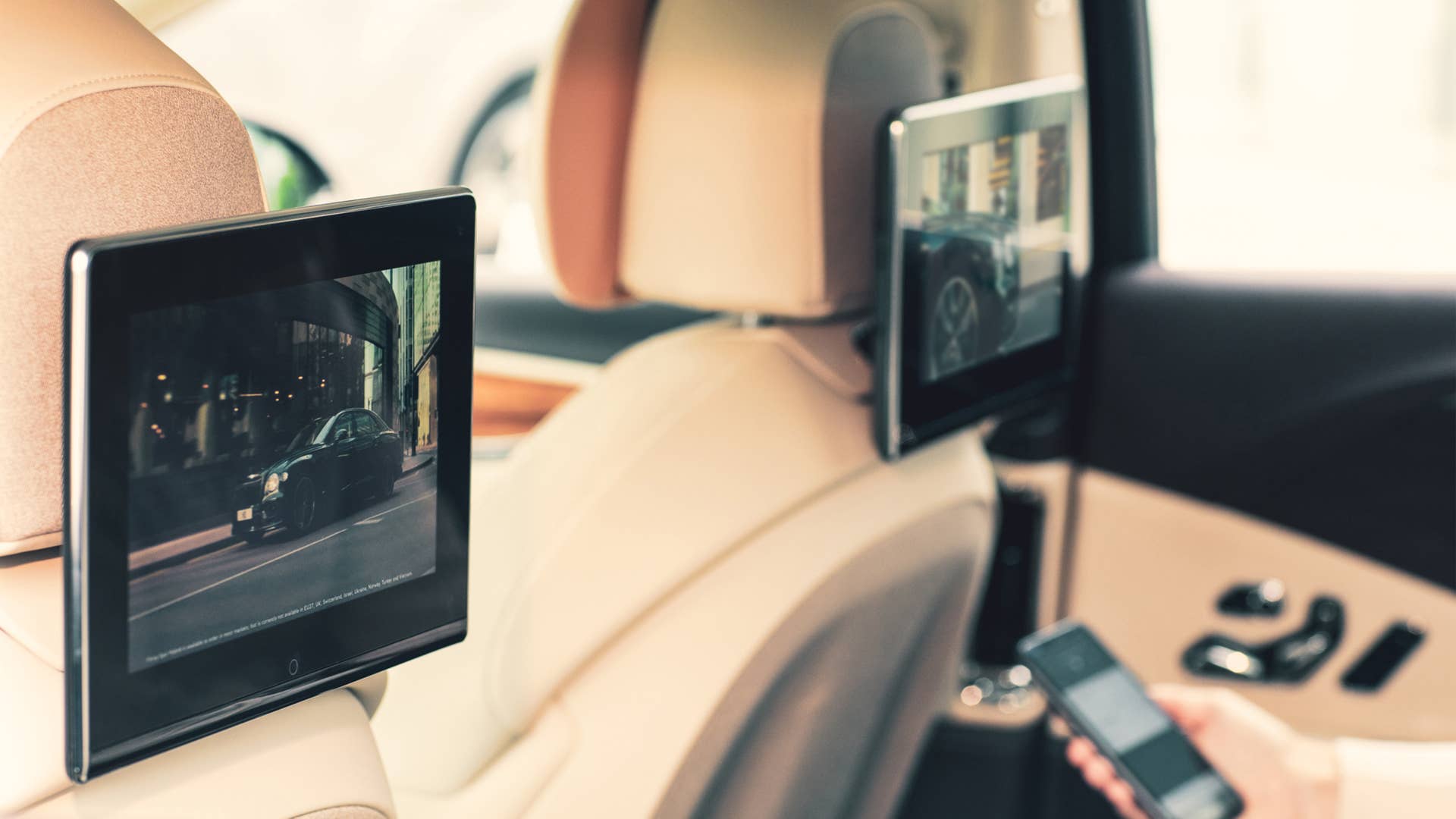 Bentley's new rear seat entertainment system aims to make the rich life ...