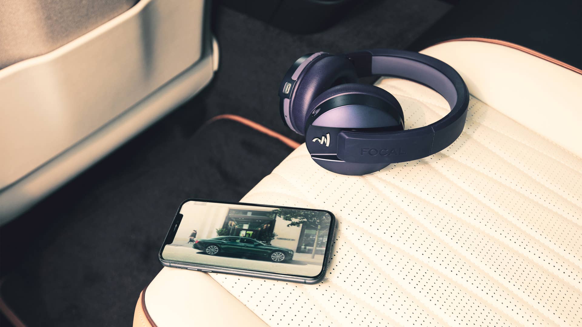 Bentley's new rear seat entertainment system aims to make the rich life ...