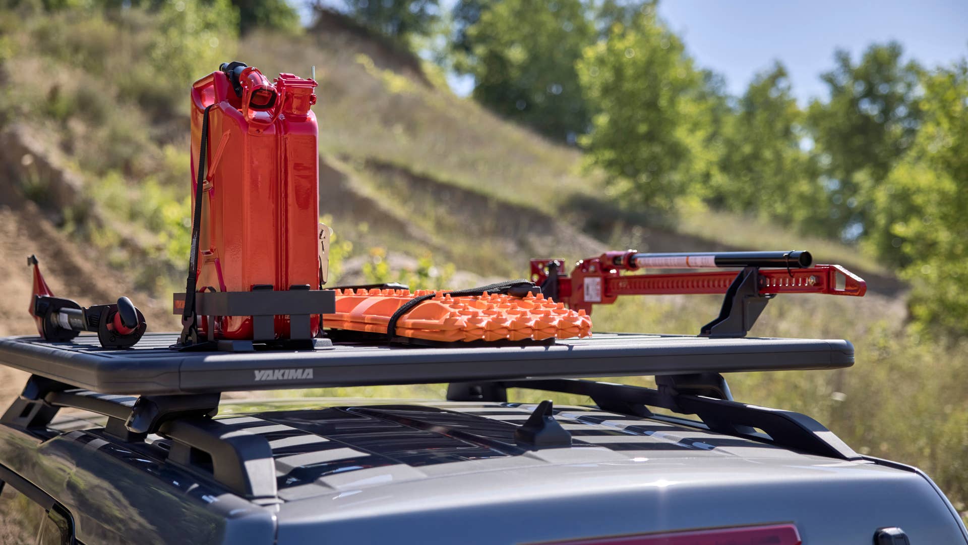 Bronco Sport Trail Rig. For adventurers looking to elevate their off-road trekking in a small, rugged 4x4, the Bronco Sport Trail Rig amps up the Badlands series model by adding 31-inch BFGoodrich™ Mud-Terrain T/A® KM3 tires, a one-inch lift kit, plus Ford Performance by RIGID LED off-road lights mounted to a front nudge bar. On top, a Yakima LockNLoad Platform roof rack and off-road gear mounts are designed to carry gear like a high-lift jack kit, Ford Performance recovery boards and jerry cans. (Preproduction image with optional features shown. Available late 2020.)