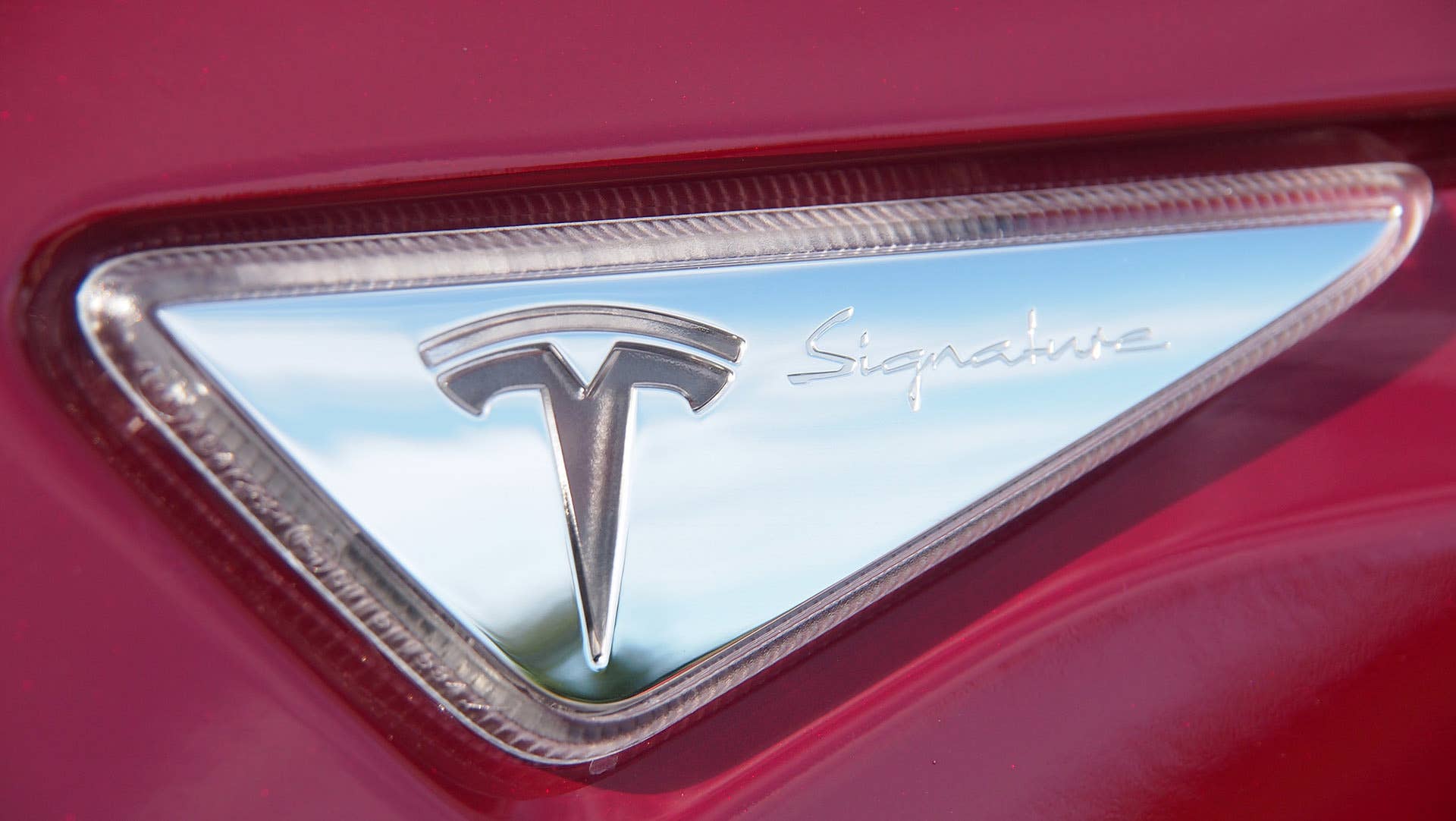 2016 Tesla Model X badge