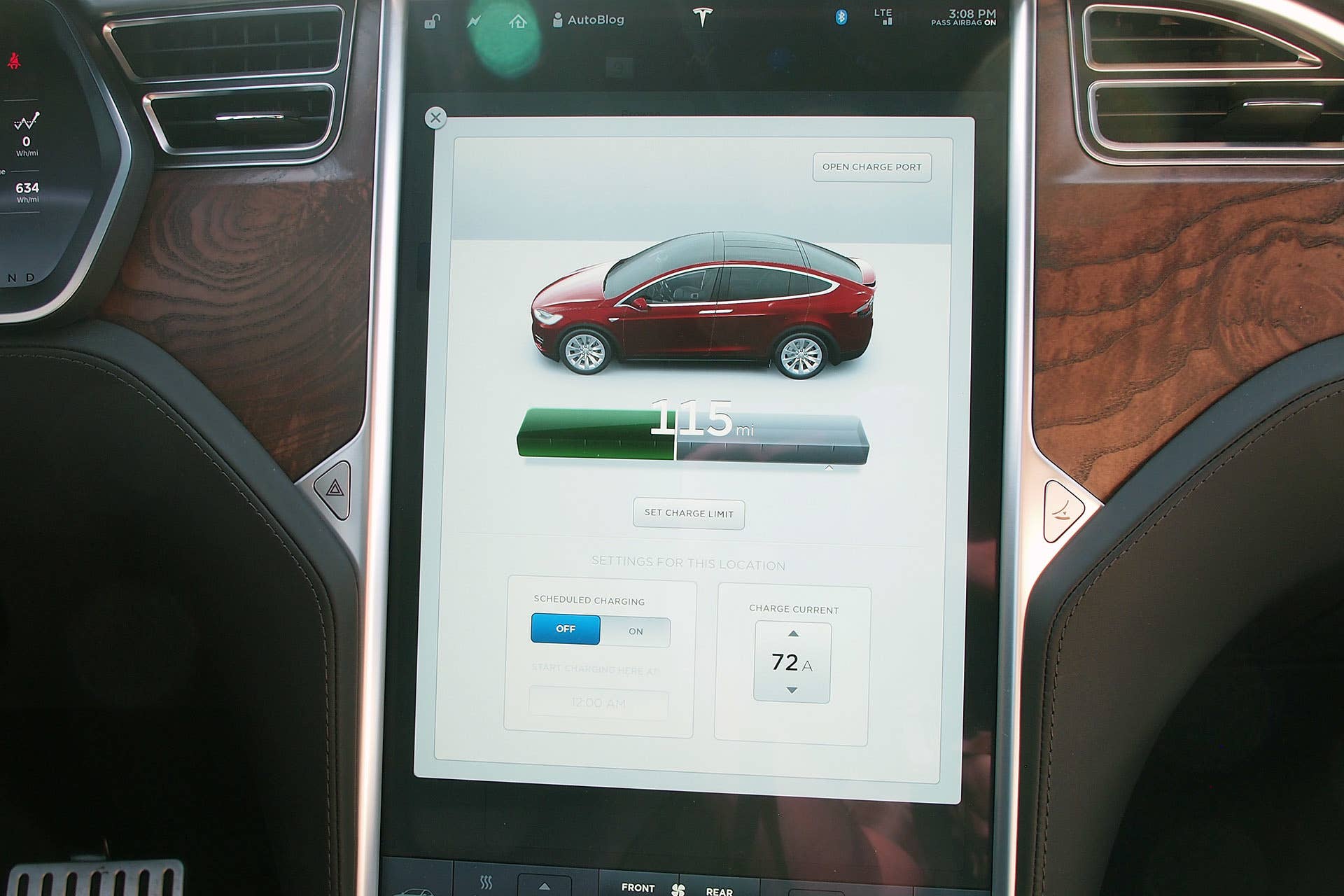2016 Tesla Model X infotainment system