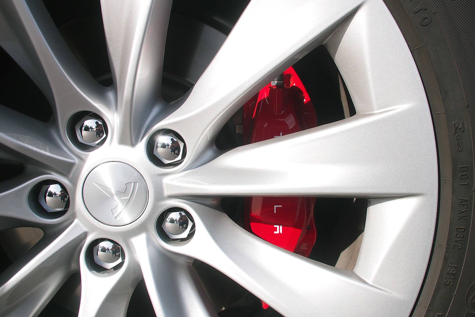 2016 Tesla Model X wheel detail