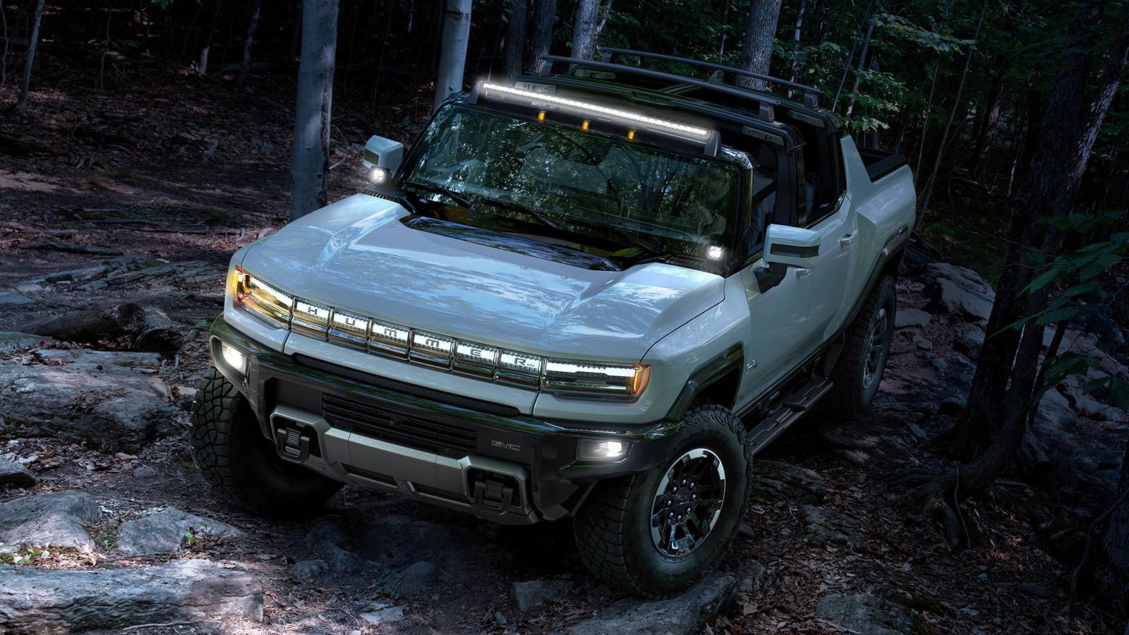 GMC HUMMER EV off-road 50-inch light bar and front off-road auxiliary lights