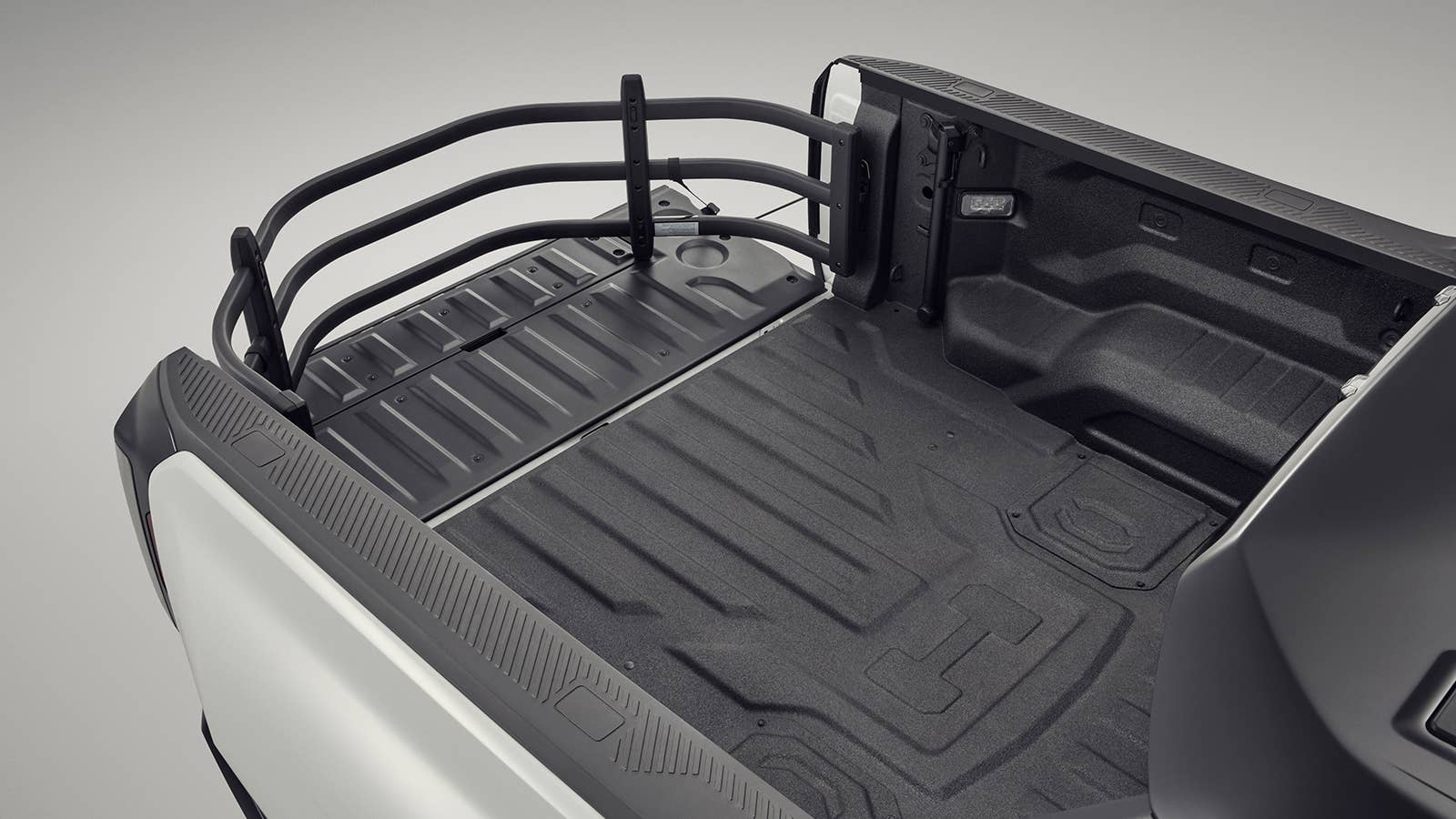 GMC HUMMER EV bed extender