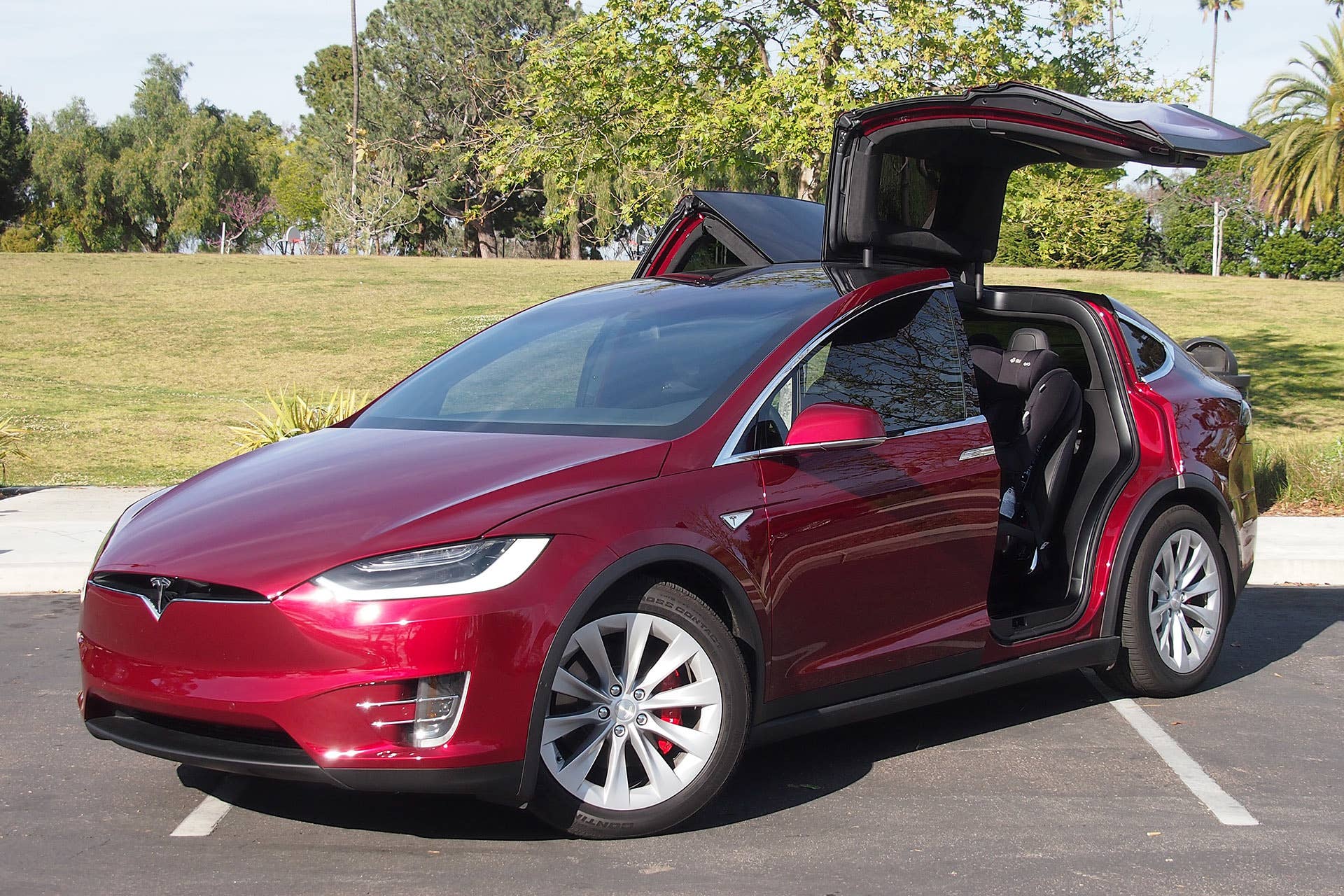 2016 Tesla Model X front 3/4 view
