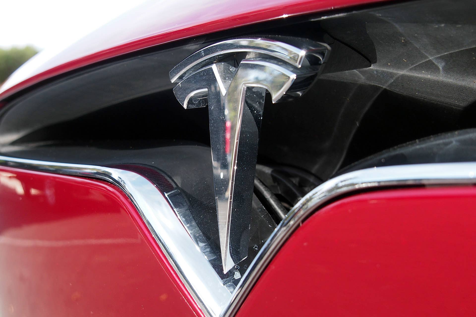 2016 Tesla Model X logo