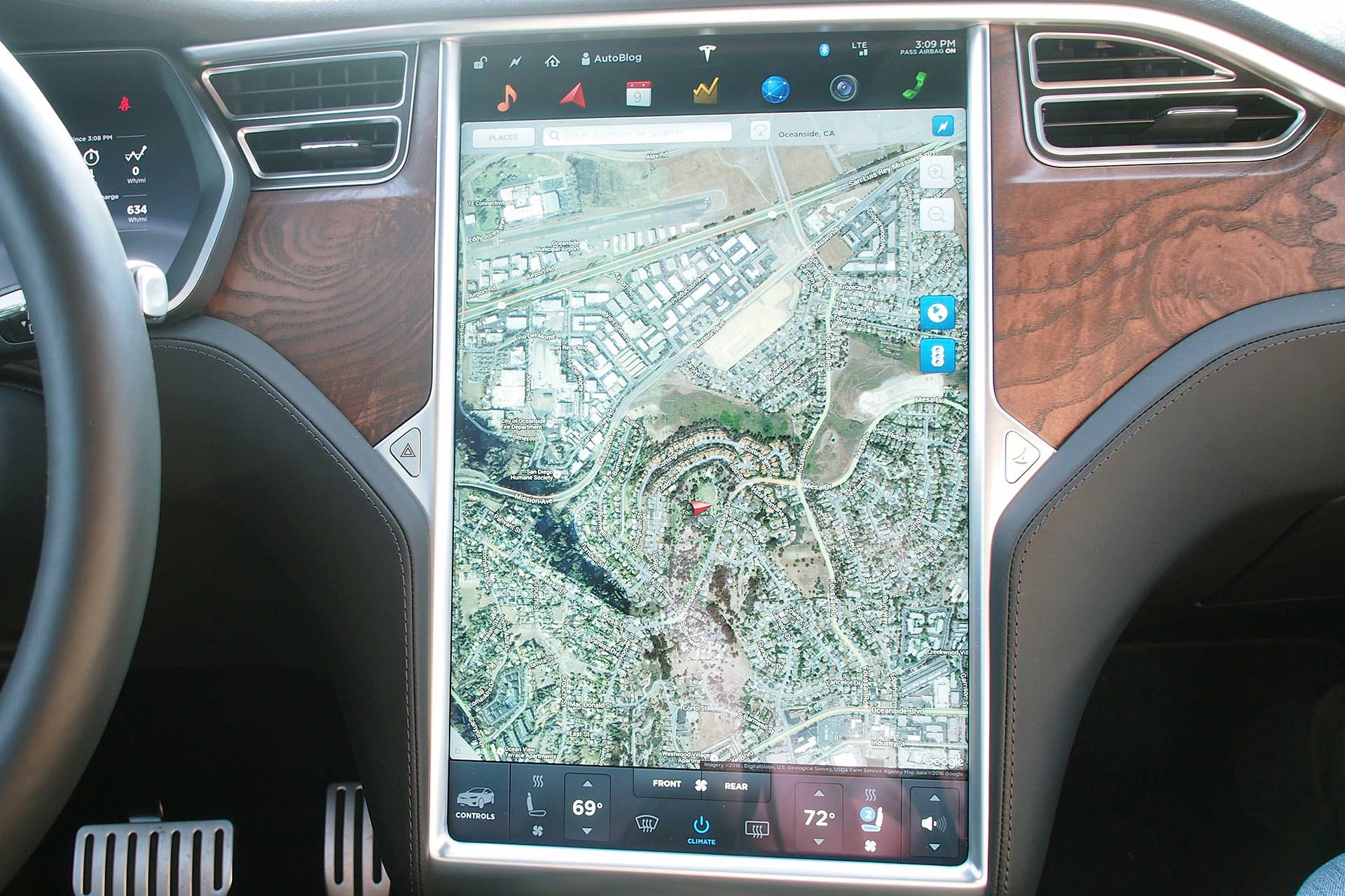2016 Tesla Model X navigation system