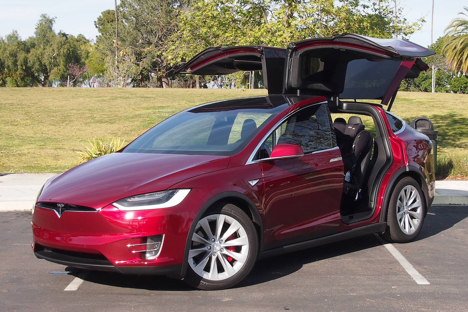 2016 Tesla Model X front 3/4 view