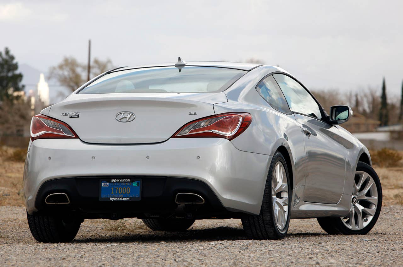 2013 Hyundai Genesis Coupe rear 3/4 view