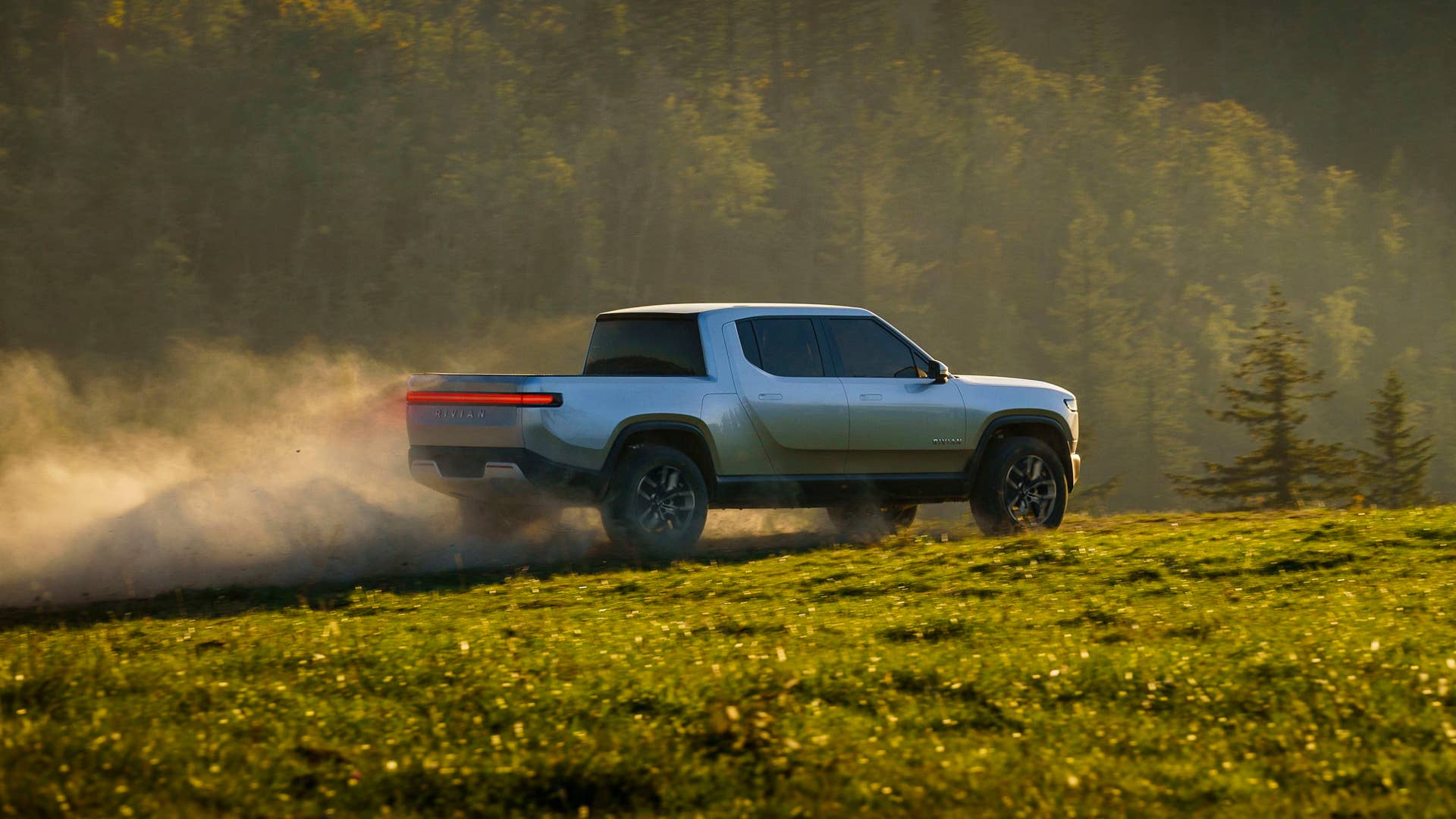 Benchmark Rivian R1t Rivian vs. Scout: Range, performance, tech, dimensions, and more - Autoblog