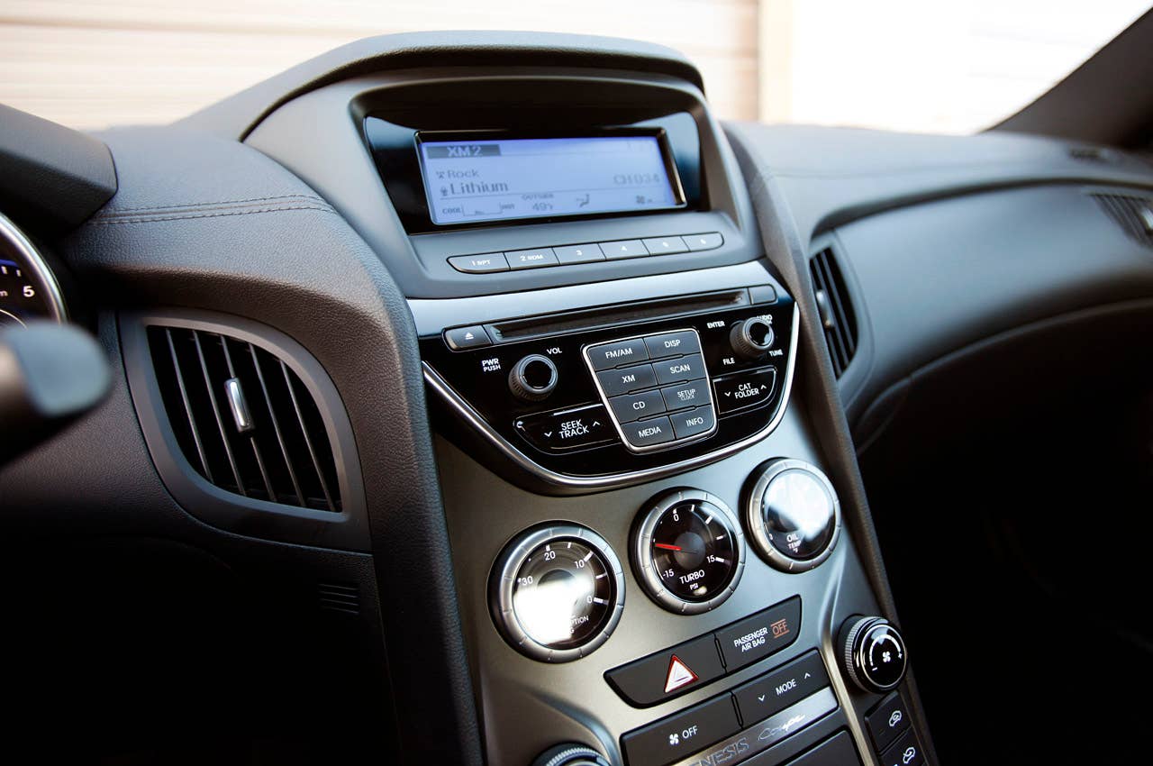 2013 Hyundai Genesis Coupe instrument panel